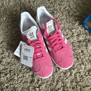 Adidas Gazelle in Suede Pink NWT-RUNS BIG